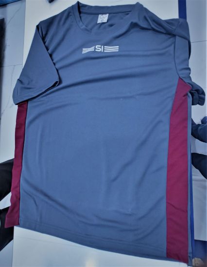 క్రీడలు T- షర్టు యొక్క చిత్రం