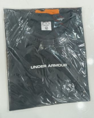 అండర్ ఆర్మర్ టీ-షర్ట్ యొక్క చిత్రం
