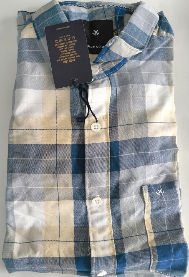 నీలం మరియు తటస్థ టోన్‌లతో లాంగ్ స్లీవ్ ప్లాయిడ్ షర్ట్ యొక్క చిత్రం