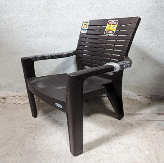 నోవాటెక్ బ్లాక్ ప్లాస్టిక్ చైర్, ఆర్మ్‌రెస్ట్ తో యొక్క చిత్రం