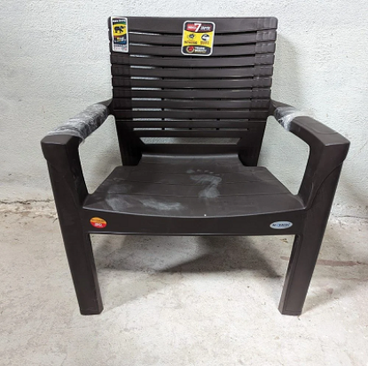 నోవాటెక్ బ్లాక్ ప్లాస్టిక్ చైర్, ఆర్మ్‌రెస్ట్ తో యొక్క చిత్రం