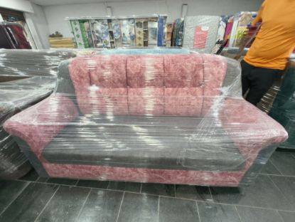 కాటన్ పింక్ త్రీ సీటర్ వుడెన్ సోఫా యొక్క చిత్రం