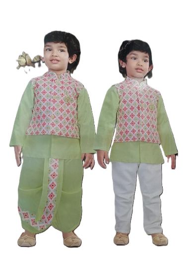 బాయ్స్ ఫెస్టివ్ & పార్టీ ఎథ్నిక్ జాకెట్, కుర్తా మరియు ధోతీ ప్యాంటు సెట్ యొక్క చిత్రం