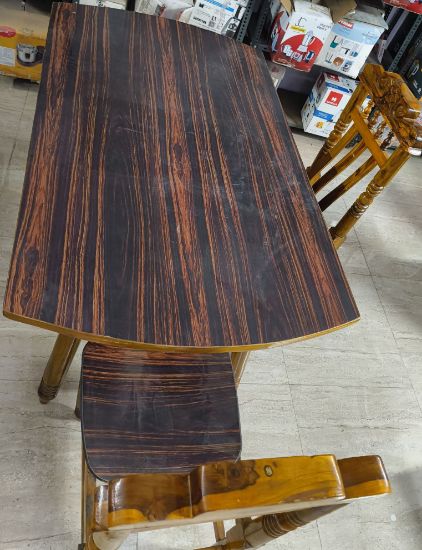 డైనింగ్ రూమ్ లివింగ్ రూమ్ హోమ్ ఆఫీస్ వుడెన్ CNC డిజైన్ డిన్నర్ టేబుల్ ఫర్నిచర్ (టేకు ఫినిష్) కోసం 2 కుషన్ కుర్చీలతో కూడిన చెక్క 2 సీటర్ డైనింగ్ టేబుల్ | 1 సంవత్సరం వారంటీ యొక్క చిత్రం