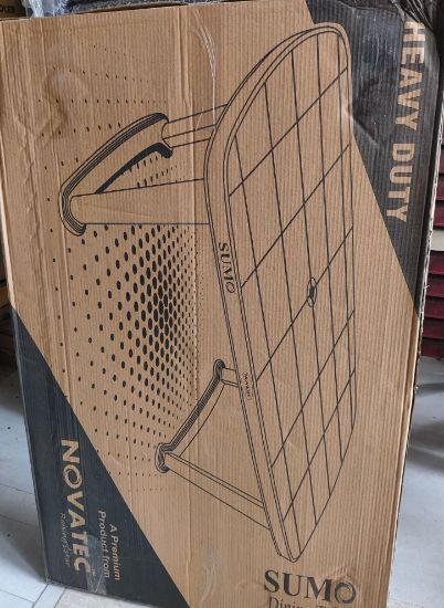 నోవాటెక్ సుమో డైనింగ్ టేబుల్ యొక్క చిత్రం