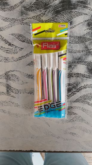 ఫ్లెయిర్ ఎడ్జ్ బాల్ పాయింట్ పెన్నుల ప్యాక్ - 1 ప్యాక్ (5 ముక్కలు) యొక్క చిత్రం